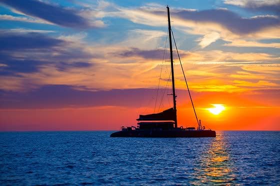 Wonderbox - Original Gift Idea - Experience Gift - Bucket List Experiences - 1 Activity to Choose from a Selection: Ferrari Driving, Dolphin Watching, Speedboat, Airboat for Gators Watching...