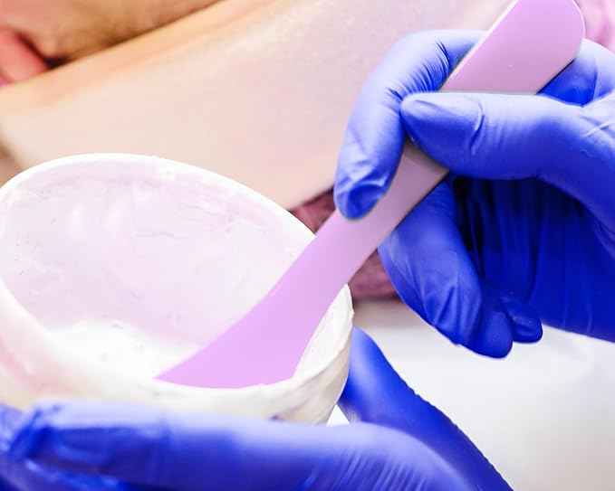 ONLYKXY 30pcs 5in Plastic Beauty Spoon Facial Cream Brush Makeup Scoop Mud Reusable Cosmetic Dig Scoop Spatula Mask Tip for Lotions Moisturizers Home Salon DIY Facemask Mixing Sampling (Purple)