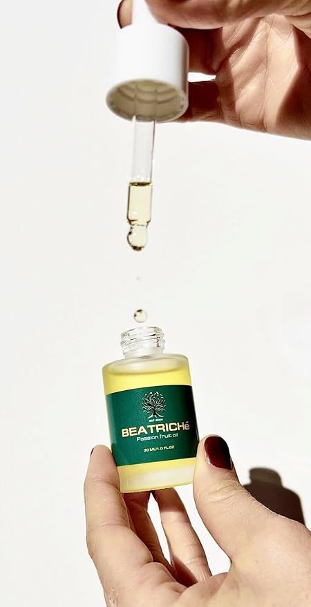 Maracuja Passion Fruit Seed oil, Straight, Cold Pressed, 100% Pure & Natural, Moisturizing oil, Lightweight fast-absorbing oil; rejuvinating body oil; Nourishing oil; Oil for glowing skin and hair.